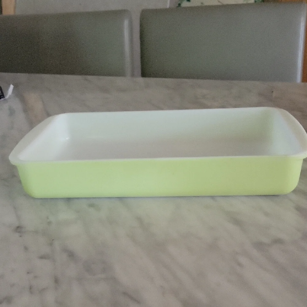 Vintage Pyrex 232 Lime Green 2 Quart Casserole Baking Dish